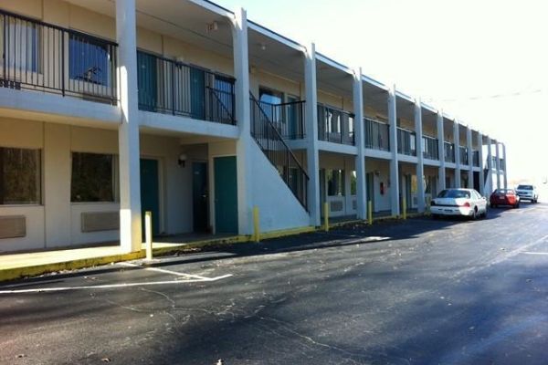 RED CARPET INN AND SUITES DANVILLE (Danville)